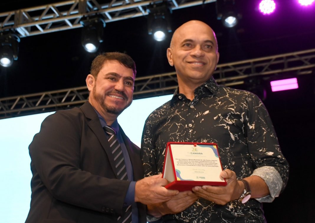 Jornalista Paulo De Pádua Foi Um Dos Homenageados No Aniversário Dos 20 Anos Da Tv Câmara